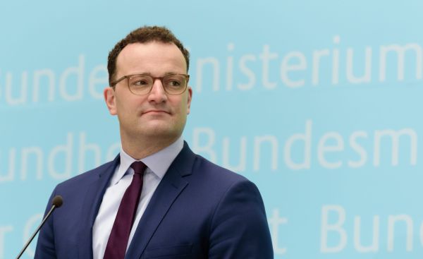 דיווח בגרמניה: שר הבריאות אובחן כחולה בקורונה