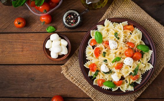 טעים ומהיר: מתכון לסלט פסטה שהוא ארוחה שלמה