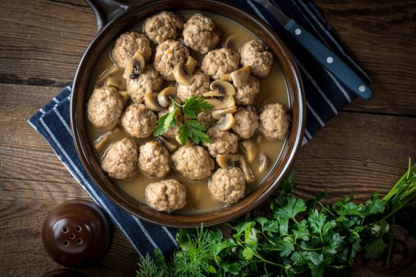 סורגים שבת: מתכון לקציצות עוף נימוחות