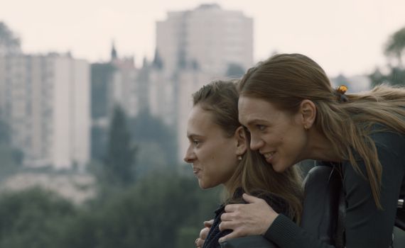 לא עוצרת: התחנה הבאה של שירה האס