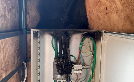 כמעט אסון: ארון החשמל המרכזי בעשהאל עלה באש