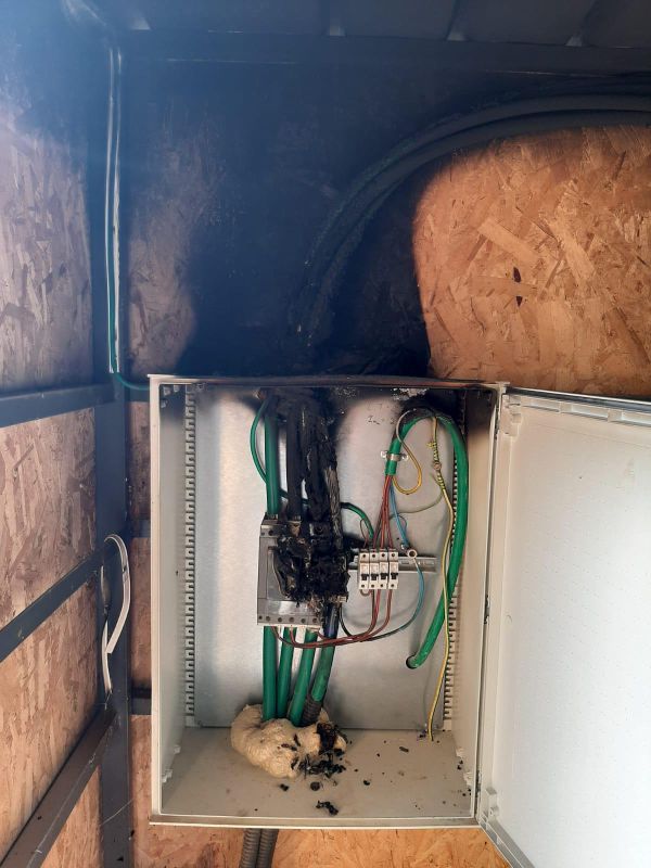 כמעט אסון: ארון החשמל המרכזי בעשהאל עלה באש