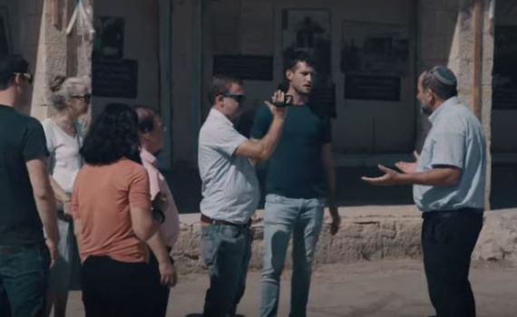 צפו: כשסיור של אנרכיסטים פוגש מתנחל בחברון