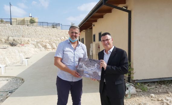 גדעון סער בישוב עמיחי: "עשיתם פה מעשה נחשוני"