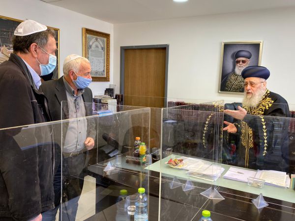 הרב הראשי ושר החקלאות: להציל את מנהלת השמיטה