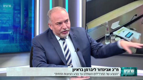 ליברמן על נתניהו: אולי במקום לשיר תוביל מדיניות?