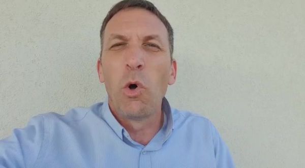 "הייל היטלר" וצלבי קרס בזום של מתן כהנא. צפו