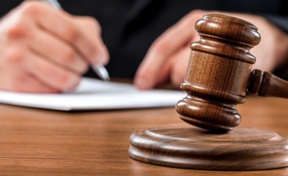 "הוא עזר לנו כל כך הרבה- עכשיו אלמנתו חייבת אותנו"