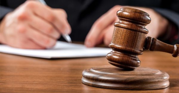 "הוא עזר לנו כל כך הרבה- עכשיו אלמנתו חייבת אותנו"