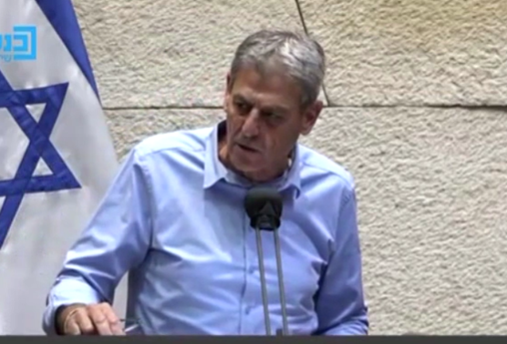 צפו; רם בן ברק בנאום חריף: "ממתי קיבוצניק זו קללה?"