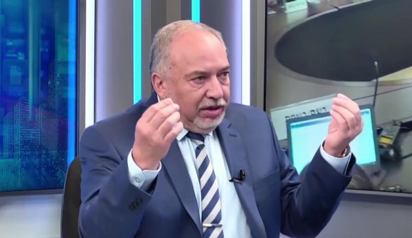 אביגדור ליברמן נכנס לבידוד לאחר שבנו חלה בקורונה