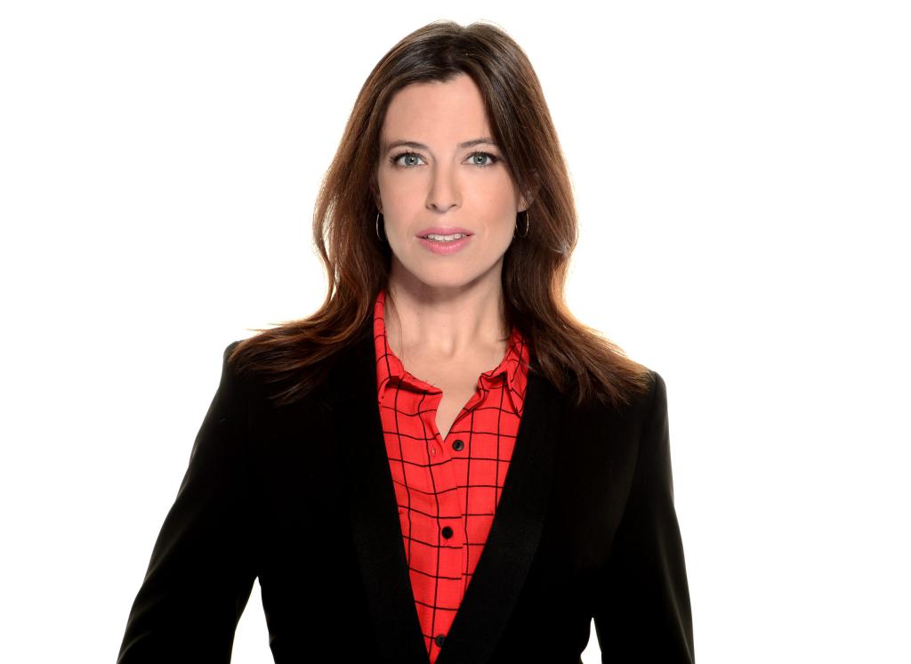 כתבת החדשות בראיון אופנתי מפתיע במיוחד