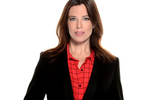 כתבת החדשות בראיון אופנתי מפתיע במיוחד