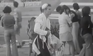 "אכן זה אני": הסרוג שמופיע בפתיח של 'שעת נעילה'