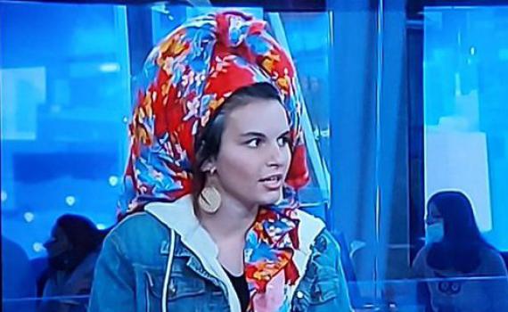 מטפחות מוחצנות: הרשת גועשת בשל בחירה אופנתית