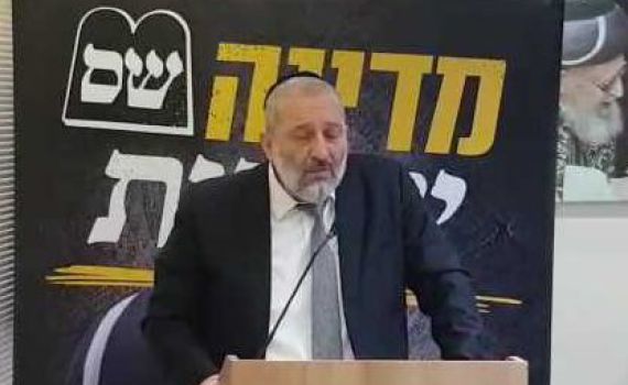 "שר הביטחון חצה קו אדום בגלל שיקולים פוליטיים"