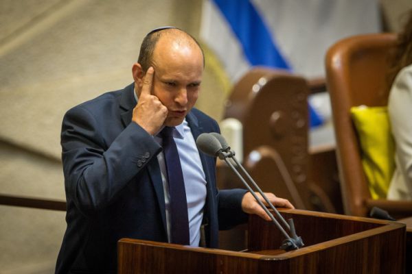 נפתלי בנט משיב אש: כאילו נפגשתי עם עזמי בשארה