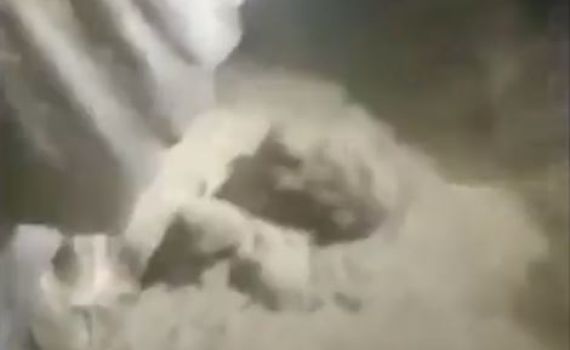 תיעוד מפחיד: 15 מטיילים נלכדו בשטפון במערה. צפו ברגעי האימה