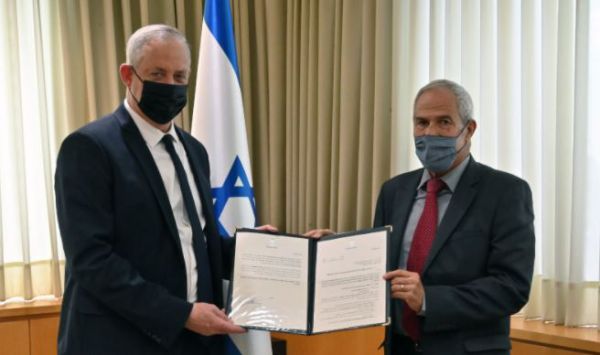 דרמה: גנץ מקים ועדת בדיקה לפרשת הצוללות