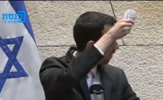 צפו: הח"כ הסרוג מתפוצץ על יאיר גולן