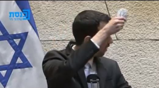 צפו: הח"כ הסרוג מתפוצץ על יאיר גולן