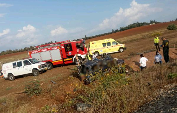 רכבת פגעה ברכב שפרץ למסילה; אדם אחד נהרג
