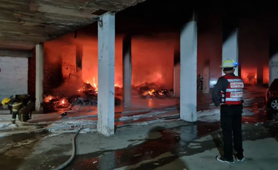 שריפת הענק בירושלים: צפו ברגע חילוץ הילדים