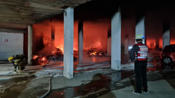 שריפת הענק בירושלים: צפו ברגע חילוץ הילדים