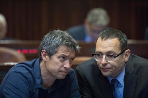 יועז הנדל מתחרט: החתימה עם נתניהו הייתה תקלה