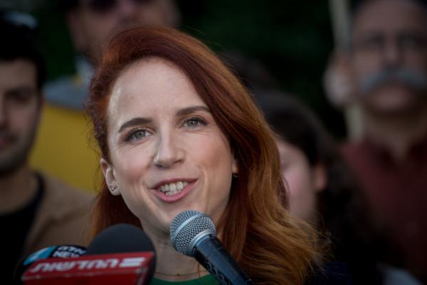 הפדיחה של סתיו שפיר באפליקציית ההיכרויות