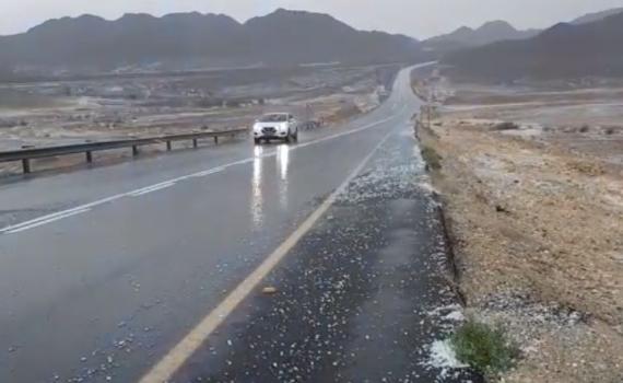 החורף הגיע: גשמים כבדים וברד בדרום. צפו בתיעוד