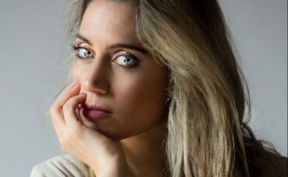 איך יוצאים מהחושך? שירה אורן במסר מרגש. צפו