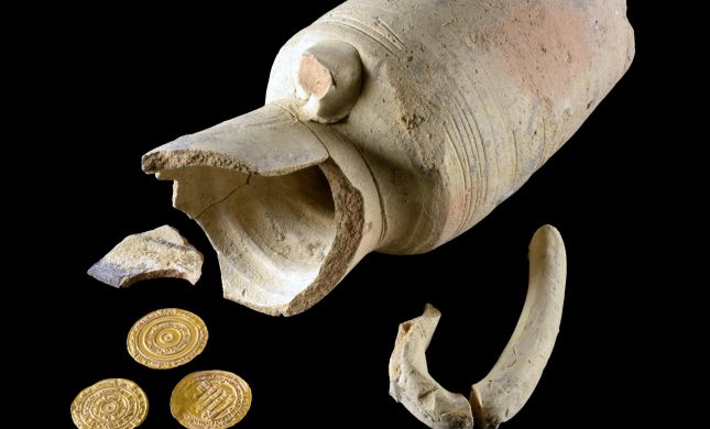  כד חרס ובו 4 מטבעות זהב נחשף במעלית הכותל