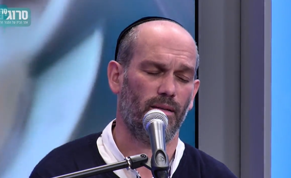 צפו: יונתן רזאל חוזר לשיר שכתב בתחילת דרכו