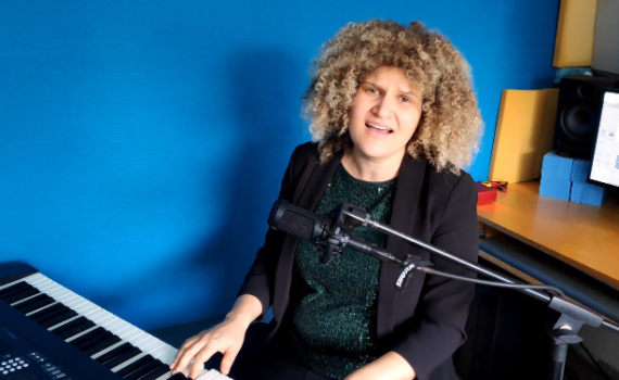 "אוהב אותך לאה": אודהליה ברלין בביצוע מיוחד לפרשה