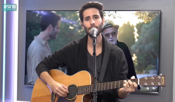 עם הגעגועים לאבא: נועם בנאי בביצוע מרגש. צפו