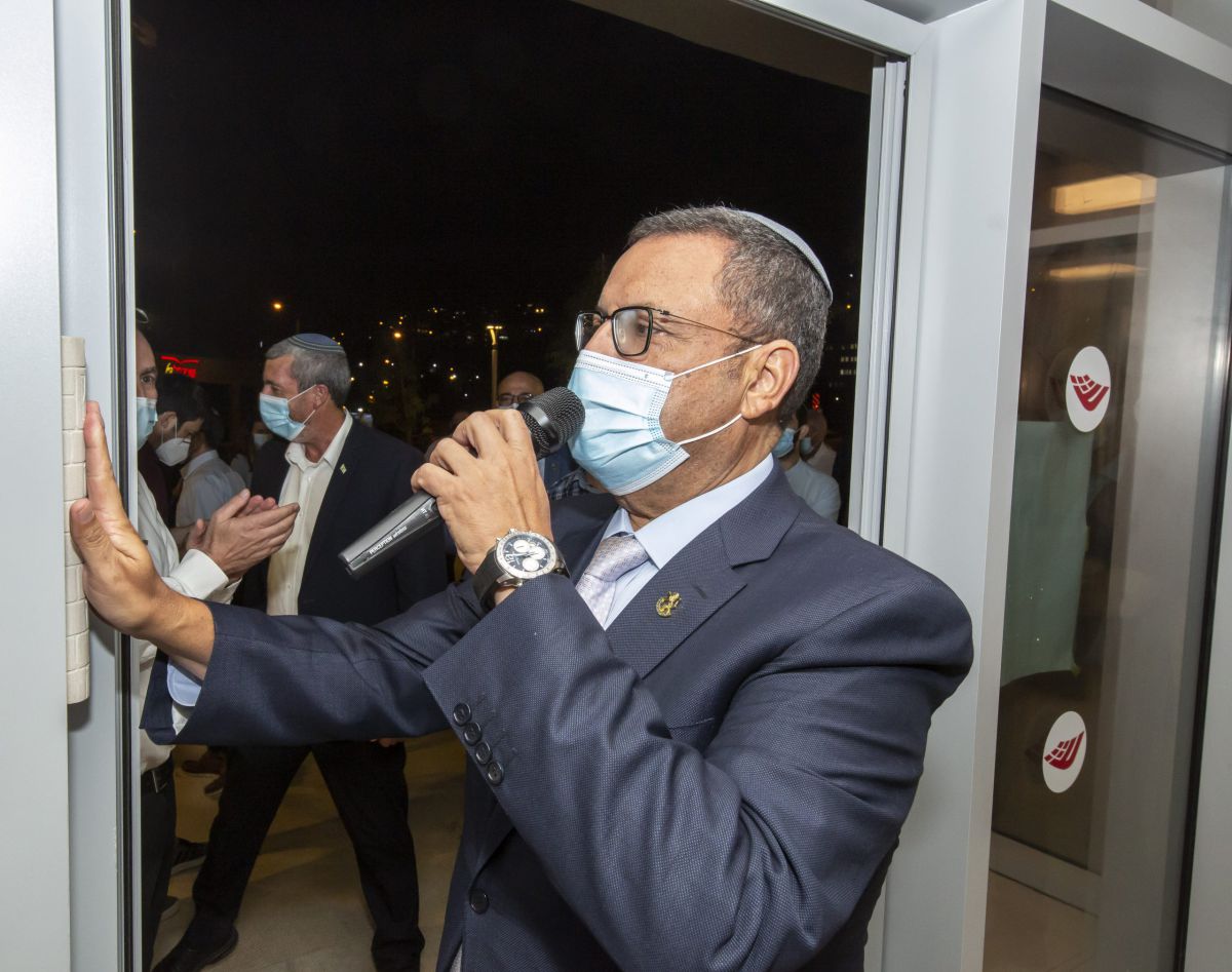 מכללת עזריאלי קבעה מזוזות בבניין המעונות החדש