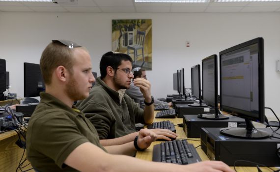 קורס חדש יכשיר צעירים לעבודה בחברות טכנולוגיה
