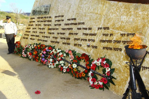 עשור לאסון הכרמל | שבוע של טקסים אישיים