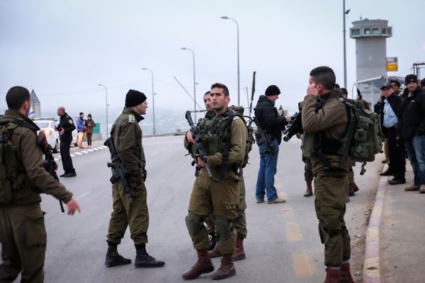 רה"מ בוחן: לסגור מעברים לרשות הפלסטינית