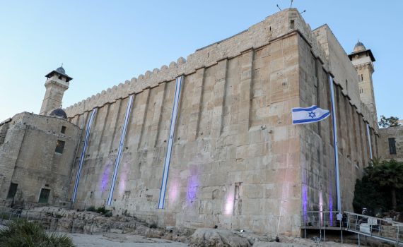 בגלל הקורונה: קרית ארבע תיסגר לכניסת אורחים