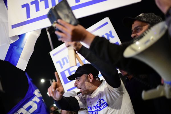 המשטרה הגישה כתבי אישום נגד תומכי נתניהו