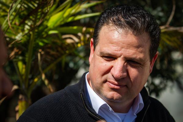 היועמ"ש בוחן בקשה לפתוח בחקירה נגד איימן עודה