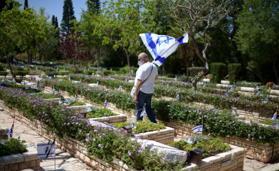 משפחות שכולות לח"כים: אל תגיעו לבתי העלמין