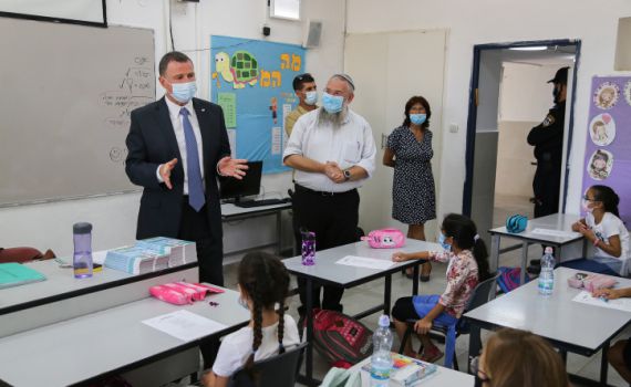 מתווה חדש: כך יחזרו ללמוד בביה"ס היסודי ובתיכונים