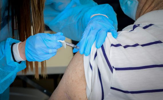 חיסון קורונה: למי מקשיבים כשיש מחלוקת בין שני רופאים?