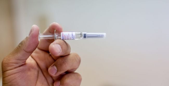 שוב: אדם נפטר אחרי שקיבל חיסון נגד קורונה