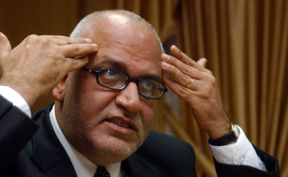 מותו של סאיב עריקאת: בשמאל אבלים, בימין חוגגים