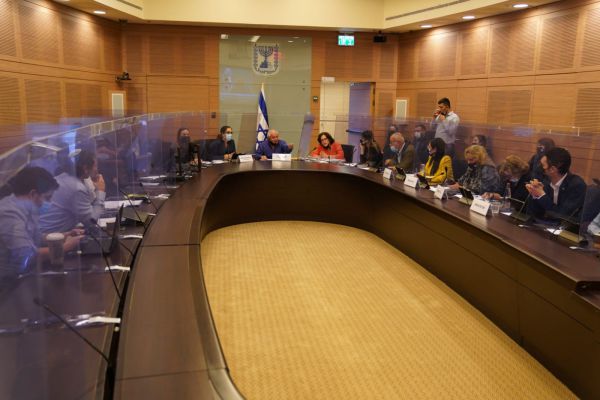 עדויות מול ח"כים: "מורה ליוגה התאבדה"