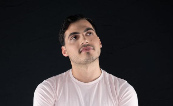 לכבוד חתונתו: אייל דביר מחדש את אריק איינשטיין